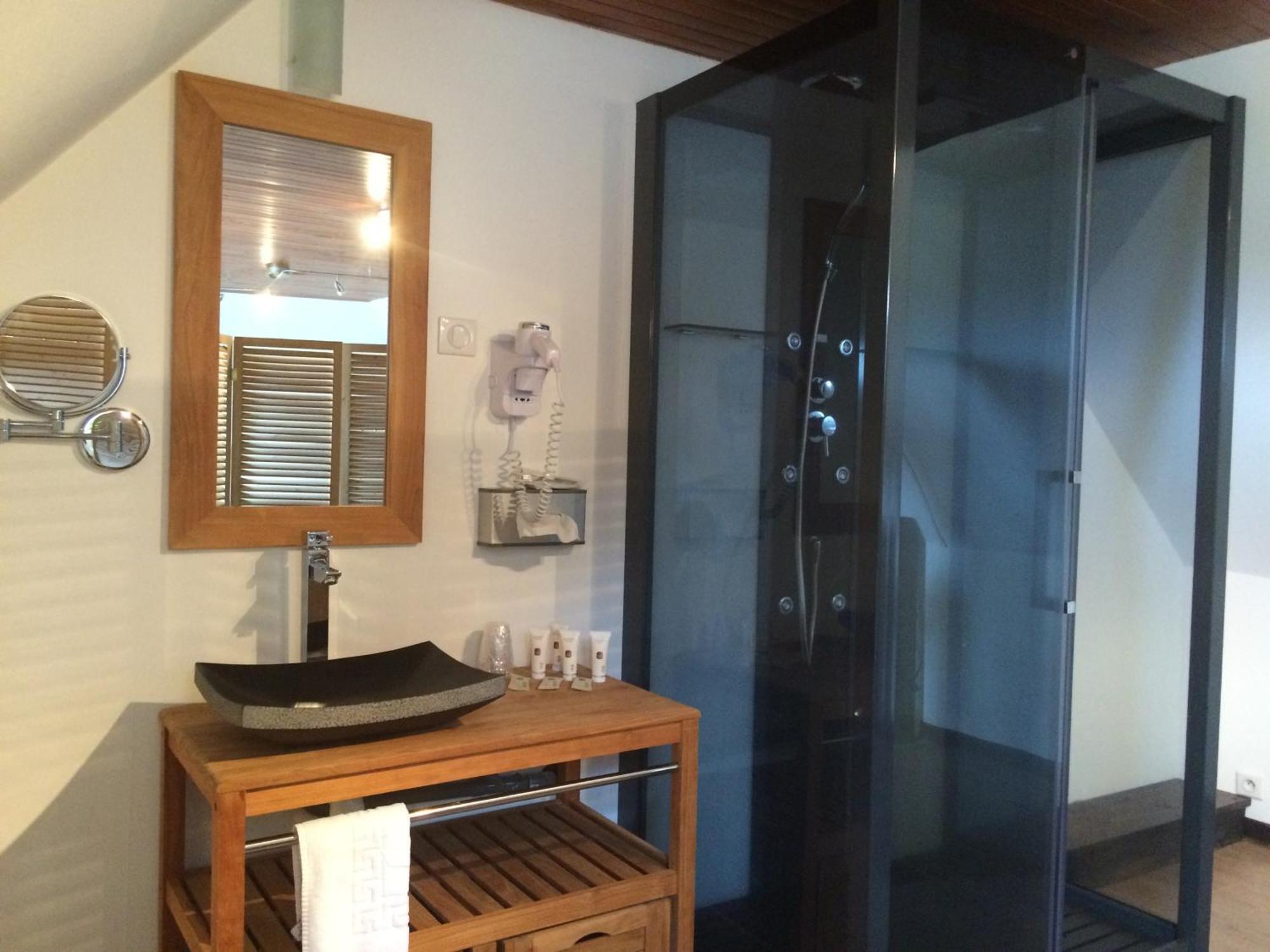 Auberge De La Petite Ferme, Super-Besse Est, The Originals Relais מראה חיצוני תמונה