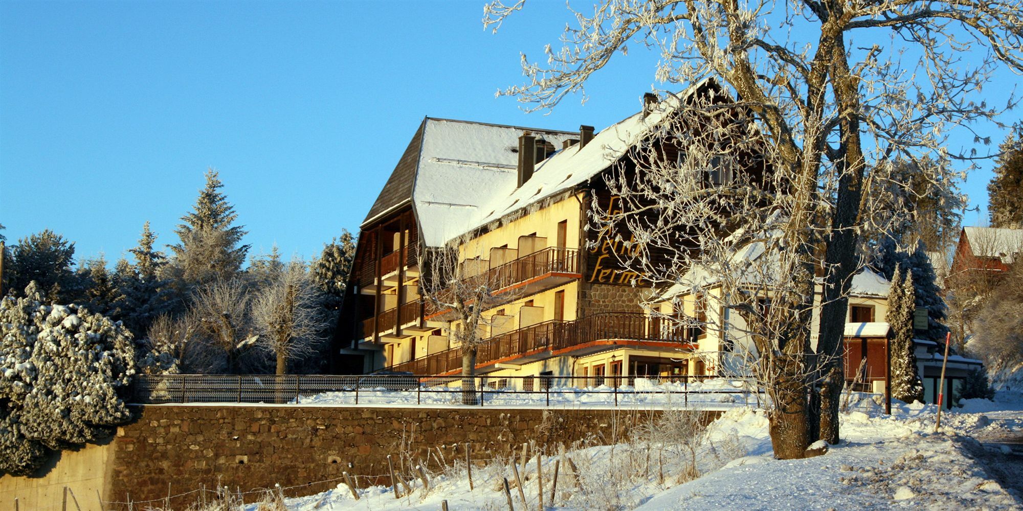 Auberge De La Petite Ferme, Super-Besse Est, The Originals Relais מראה חיצוני תמונה